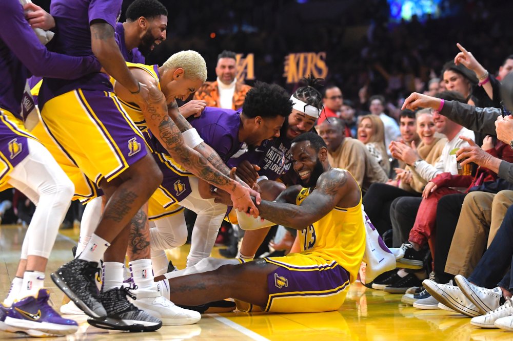 LeBron James dazzles in Lakers uniform - Eurohoops